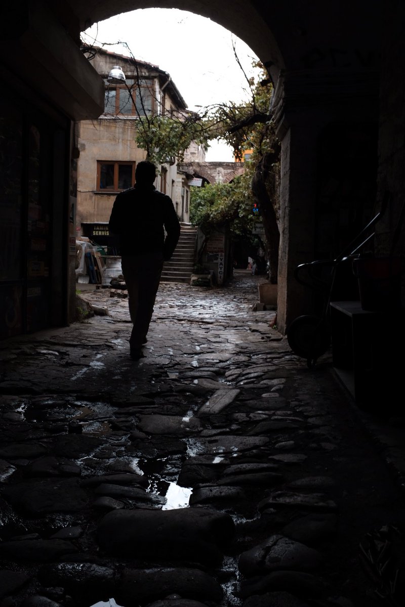 CitiesStreets's tweet photo. Passage
#streetphotography
#streethunt
#lensculture
#magnumphotos
#urbex
#urbanphotography
#shadows
#silhouette
#darkroom
#streetmoment
#mood
#texture
#reflection
#pathways
#depth https://t.co/T9jCJ9dzWI