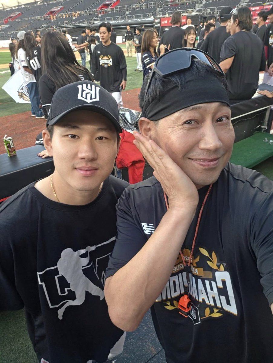 juju19171525's tweet photo. 쥘매 인스타 가보니까 다른 선수들 다 가만히 있는데 고영표 갑자기 영표매직 빙의함 https://t.co/Bh916z1wN3