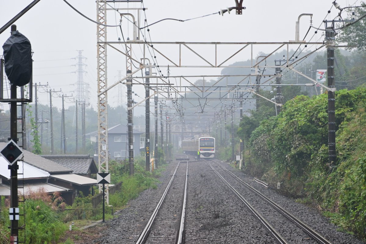 Y8758's tweet photo. 長浦駅の姉ヶ崎駅方での折り返し、転てつ機の転換から鎖錠まですべて一人で行っていて大変そうだった https://t.co/KYYETj1WjX