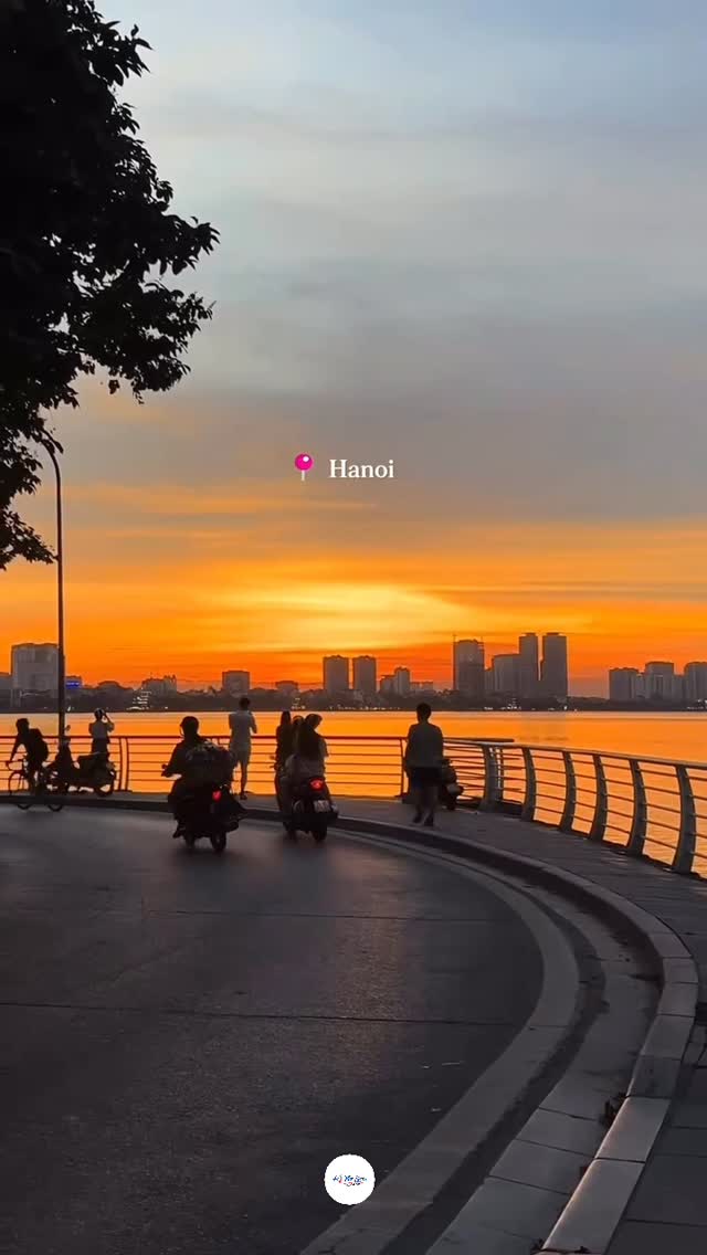 HeatOfYourLove's tweet photo. Promise we’ll explore Vietnam together someday? 10 days of mountain views, lantern nights, ocean cruises, street food, and unforgettable memories. Who would you take on this Vietnam trip? https://t.co/qP6nF3AAeh