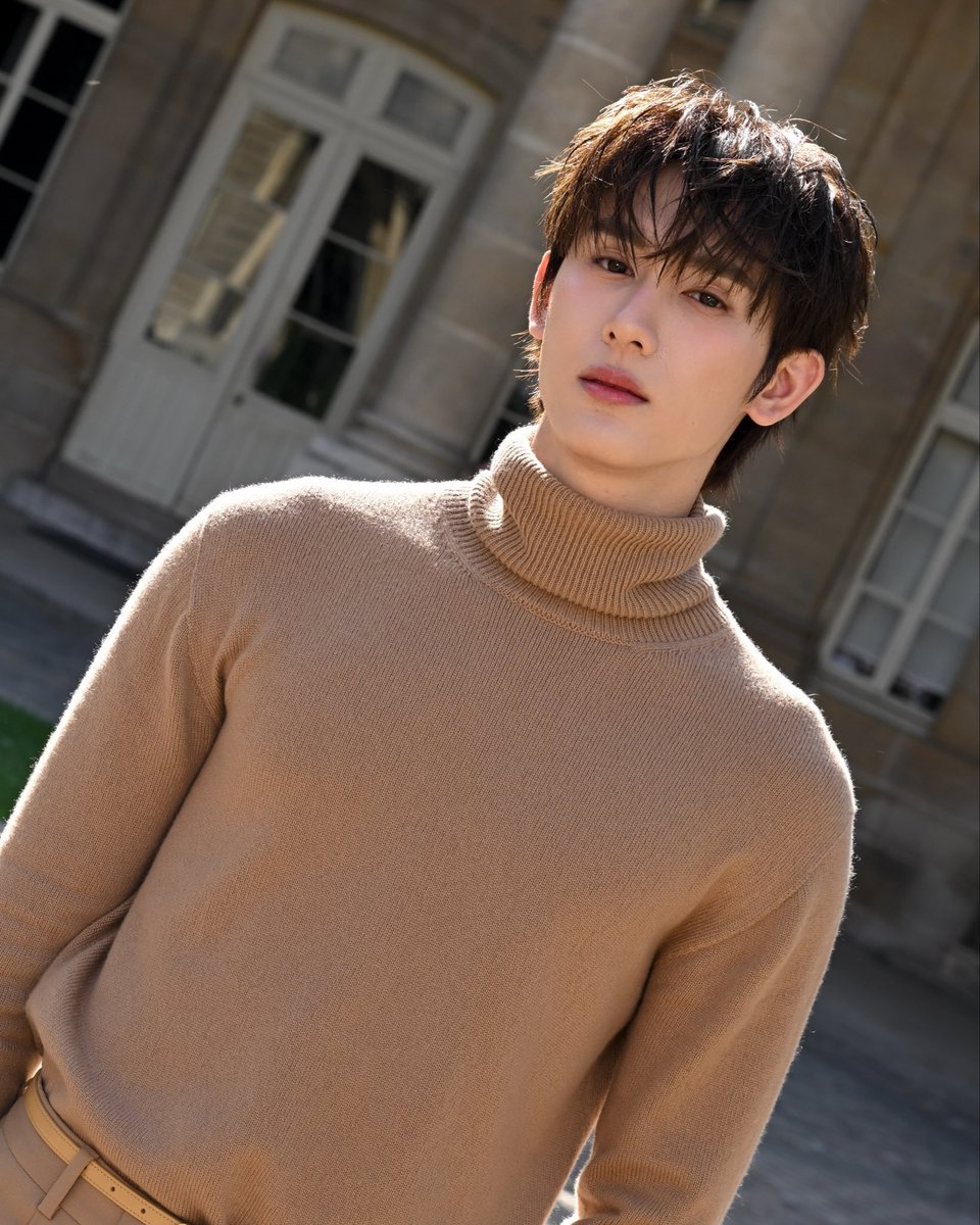 eleva_official's tweet photo. หนุ่มปารีเซียงที่จริงใจ "บุ๊ค-กษิดิ์เดช" แขกคนสำคัญของแบรนด์ ร่วมชมแฟชั่นโชว์ Celine Été 2027 ณ Paris Fashion Week ที่จัดขึ้นในช่วงที่ผ่านมา ออร่าเกินต้านมาก

BOOK X CELINE PFW27
#Celine #CelineEte2027 
#MichaelRider @celineofficial 
#Kasibook #BookKasidet https://t.co/CKcTtqxXVj