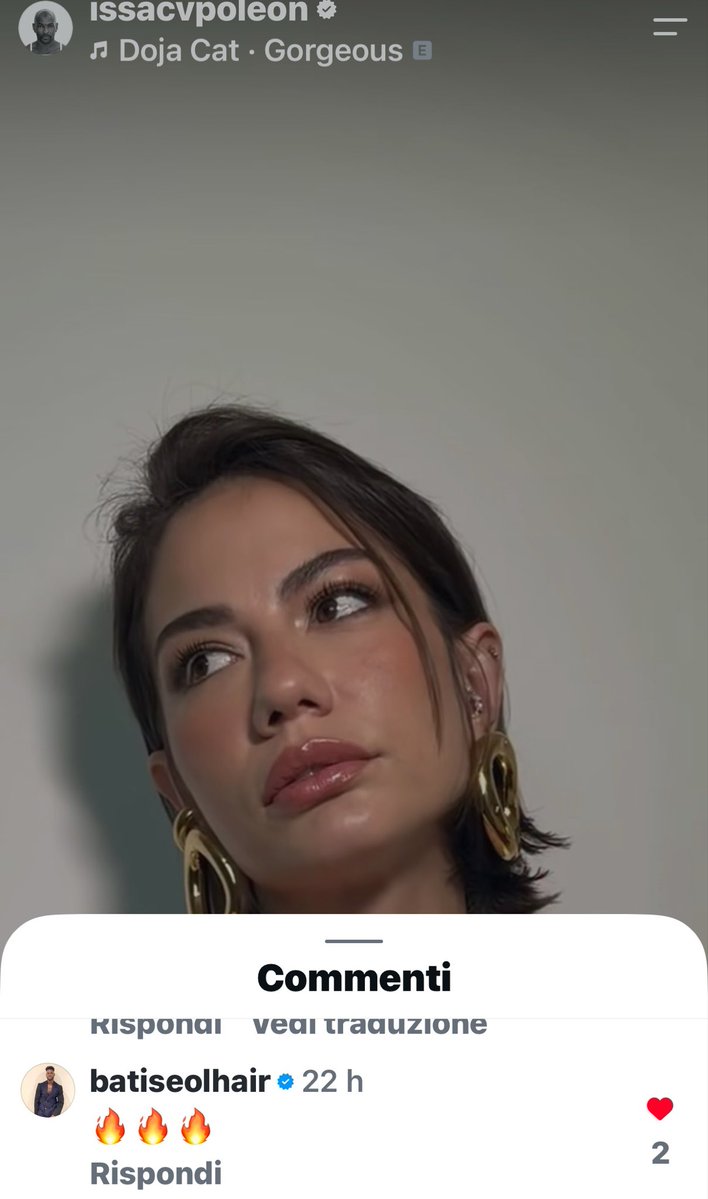 AliDemettin's tweet photo. 📌 The interaction involving one of Vittoria and Naomi Campbell’s hairstylists under the post by Demo’s hairstylist with Demet’s video for Paris Fashion Week https://t.co/ACqOXzld8C