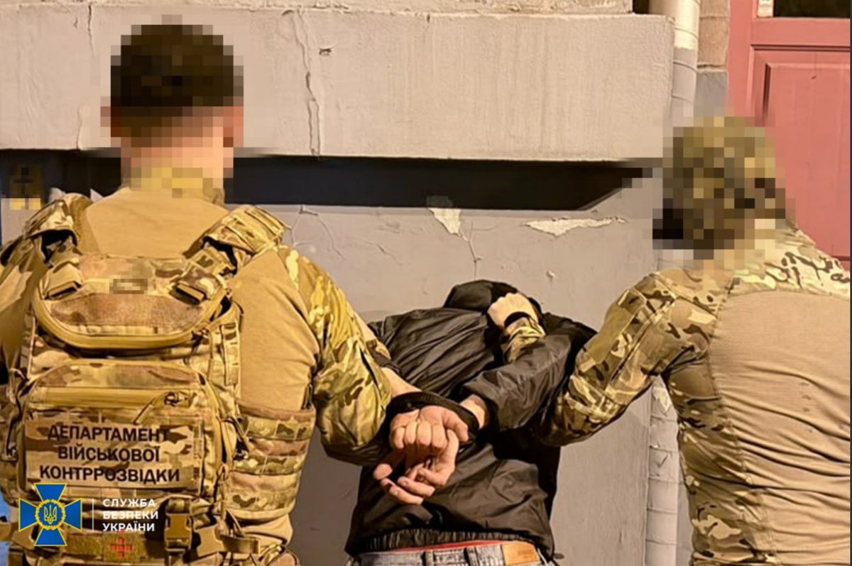 aborealis940's tweet photo. Law enforcement officers have detained an #FSB agent who guided massive missile and drone strikes on #Kyiv between September 21 and 24. The #ruZZian agent turned out to be a serviceman of the Ukrainian Armed Forces who was recently mobilized in #Ternopil region. Shortly after being drafted, he went AWOL from his military unit in Kyiv region, moved into a hostel in the capital, and began looking for easy money.

Fucker 🤬🤬🤬🤬🤬🤬🤬
