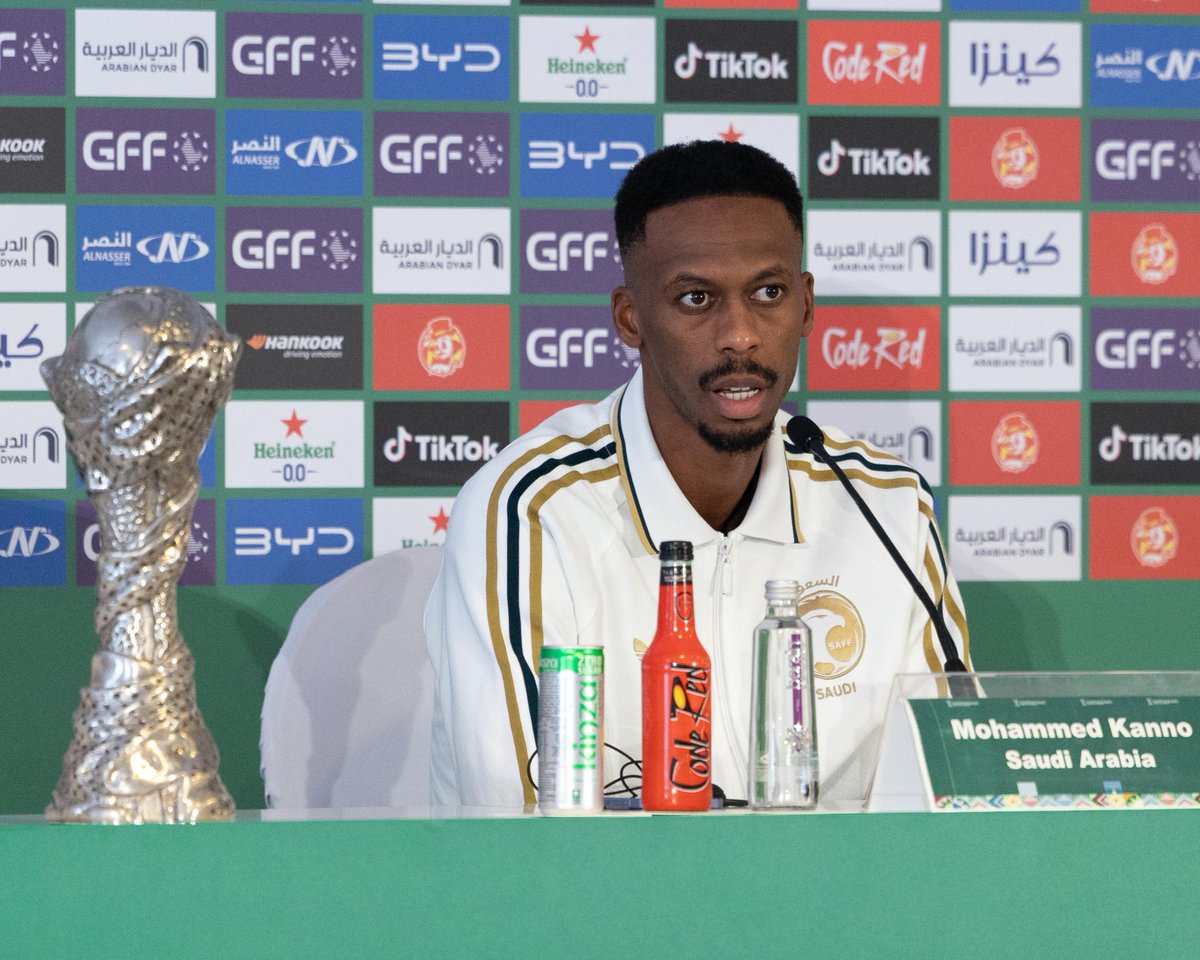SaudiNT's tweet photo. — من المؤتمر الصحفي للمدير الفني للمنتخب الوطني جورجيوس دونيس واللاعب محمد كنو 📸
#هذا_الأخضر https://t.co/oPxvV55lRJ