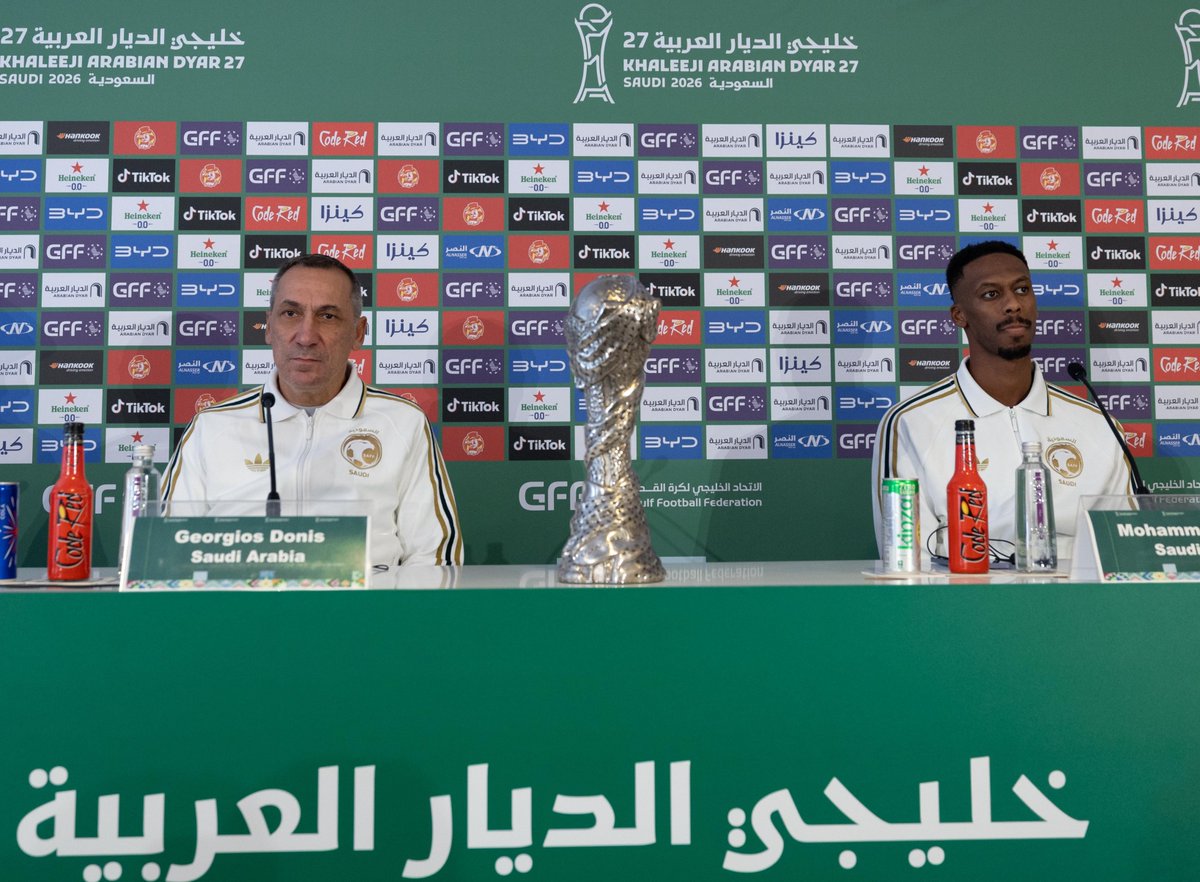SaudiNT's tweet photo. — من المؤتمر الصحفي للمدير الفني للمنتخب الوطني جورجيوس دونيس واللاعب محمد كنو 📸
#هذا_الأخضر https://t.co/oPxvV55lRJ