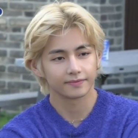 fetticonfession's tweet photo. These are screenshots from a variety show. When you’re fine, you’re fine https://t.co/xt4iTzPfsO
