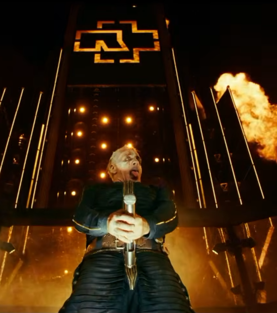 rammfun5u's tweet photo. Till Lindemann, As always, is to his taste) https://t.co/7tEYx7lemO