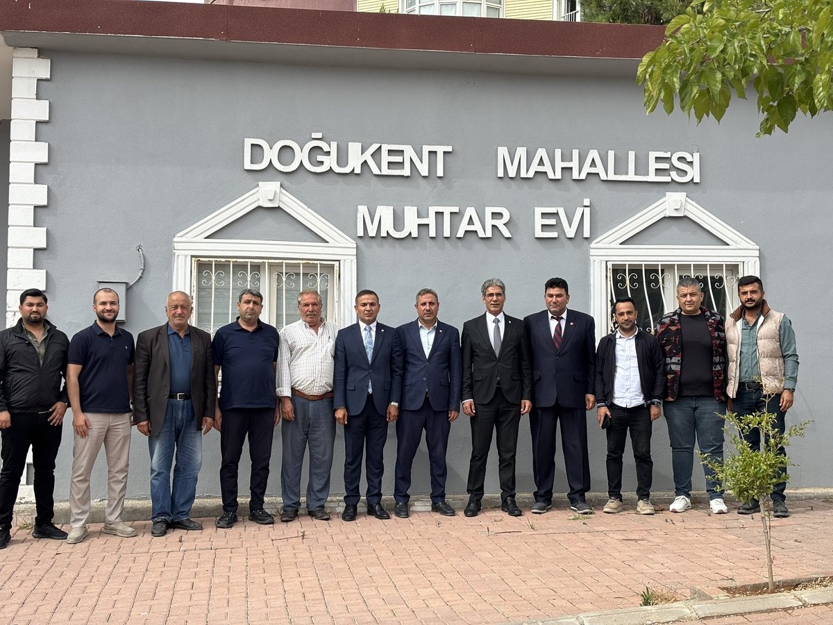 urfayeniparti's tweet photo. İl Başkanımız Ecz. Bozan Sürücü, Karaköprü İlçe Başkanımız Av. Ethem Kaya ve yönetim kurulu üyelerimizle birlikte Doğukent Mahallesi Muhtarımız Sayın Fethi Doğan’ı ziyaret ettik.

Mahallemizin ihtiyaçları, vatandaşlarımızın talepleri ve çözüm bekleyen konular üzerine verimli bir görüşme gerçekleştirdik.

Yerel yönetimin en önemli yapı taşlarından biri olan muhtarlarımızla istişareyi önemsiyor; mahallelerimizin sesini yerinde dinlemeye devam ediyoruz.

Misafirperverliği ve değerli görüşleri için Doğukent Mahallesi Muhtarımız Fethi Doğan’a teşekkür ediyoruz.

@yenipartiyiz @eczozgurozel @EnsarAytekin10 @MTanal @av_ethemkaya