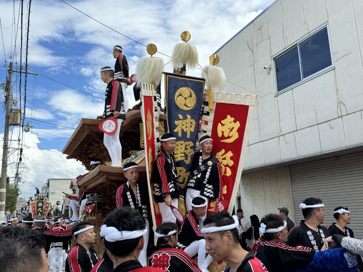 ton_a_danjiri's tweet photo. 神野町

試験曳きでは交差旗無しで
幟は宮用幟を使用

 #だんじり  #神野町 https://t.co/q90orVyKdw