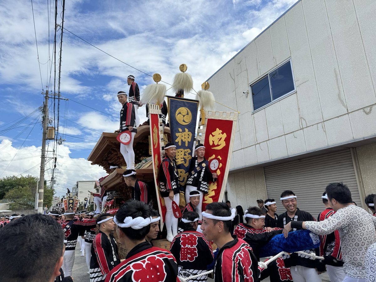 ton_a_danjiri's tweet photo. 神野町

試験曳きでは交差旗無しで
幟は宮用幟を使用

 #だんじり  #神野町 https://t.co/q90orVyKdw