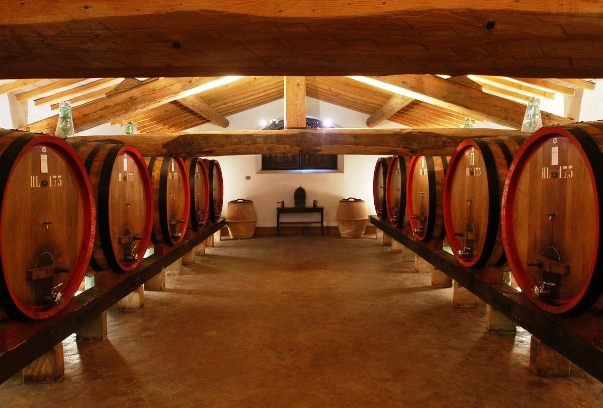 montalcinonews's tweet photo. Nell’Ottocento i #BiondiSanti, a #IlGreppo, avevano dato forma ad un rosso di solo Sangiovese, pensato per sfidare il tempo: il Brunello. E, tra gli Anni Sessanta e Settanta del Novecento, #MarioSoldati fece loro visita, a #Montalcino, scrivendone...

https://t.co/GJ5a4Ekpgs https://t.co/JYXJG0alyd