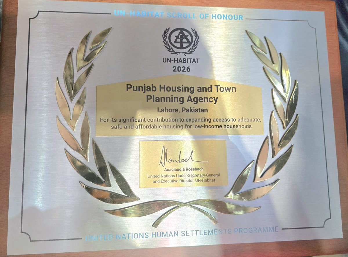UzairPMLN's tweet photo. proud moment for Punjab and it's people 🇵🇰

#ApniChhatApnaGhar 
#UNHabitat https://t.co/UijNsHWyHe