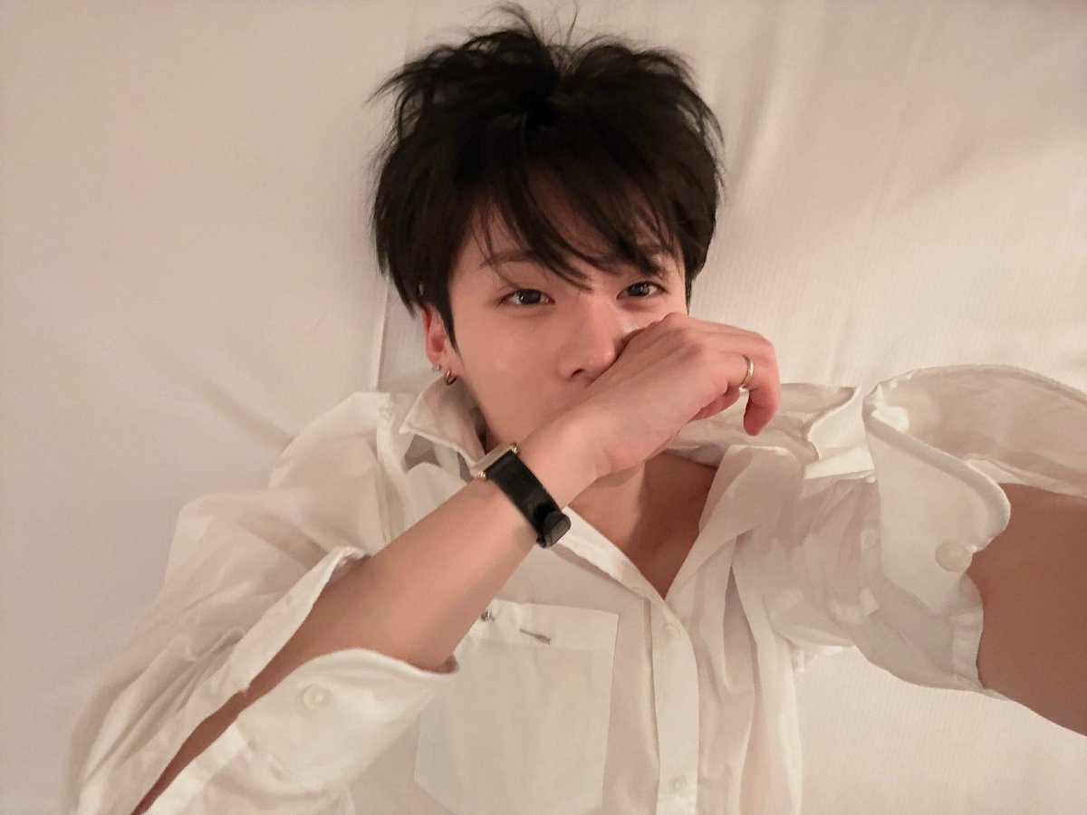 sangwzonn's tweet photo. Hair’s doing whatever it wants, shirt’s half undone, and I’m not even trying to fix the look. Somehow, everything still works together. Had to save this one before I started overthinking the shot. https://t.co/HkQBB2jjsL