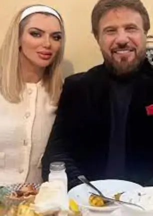 ARHAMEL2's tweet photo. بیژن مرتضوی به همون جاکشی رضا رویگری دچار میشه،
ملت با هنربندای حکومتی، بد تا میکنن بخصوص کص لیس پرستو صیغه های سپاه بشن !
#شیر_تعزیه
#بیژعن_مرتضوی https://t.co/9Pdf7gFNCI