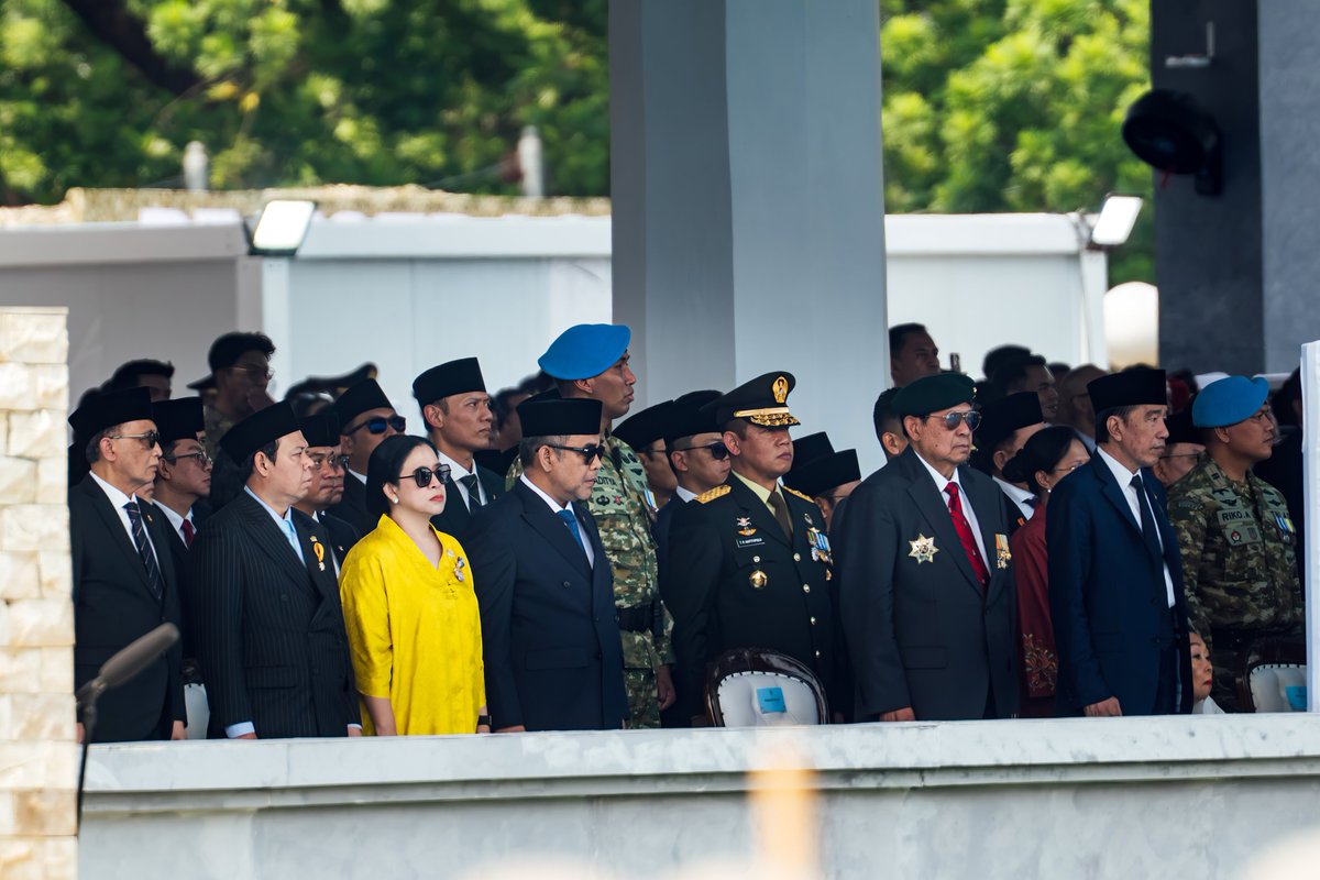 puanmaharani_ri's tweet photo. Lahir dari rahim rakyat, TNI tidak boleh lupa akan akarnya. Kekuatan TNI harus selalu berpihak pada rakyat, bangsa, dan negara… 🫡

Hari ini menghadiri perayaan upacara HUT ke-81 Tentara Nasional Indonesia di Mabes TNI, Cilangkap, yang dipimpin langsung Bapak Presiden @prabowo sebagai Inspektur Upacara.
