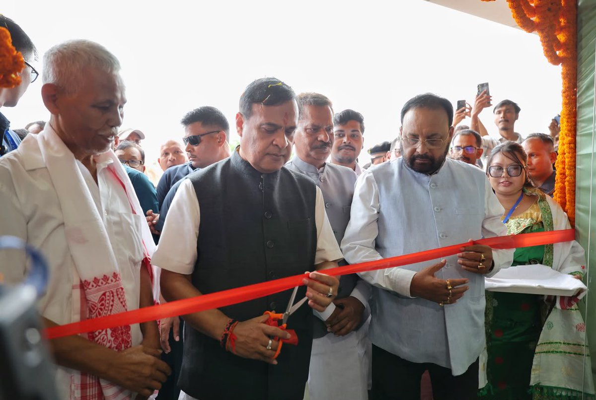 CMOfficeAssam's tweet photo. HCM Dr. @himantabiswa inaugurated the Integrated DC Office building in Bongaigaon today.

Built at a cost of around ₹50 crore across 24 bighas of land, the new facility will strengthen administrative infrastructure and enable more efficient delivery of public services. https://t.co/XiyqNNc17B