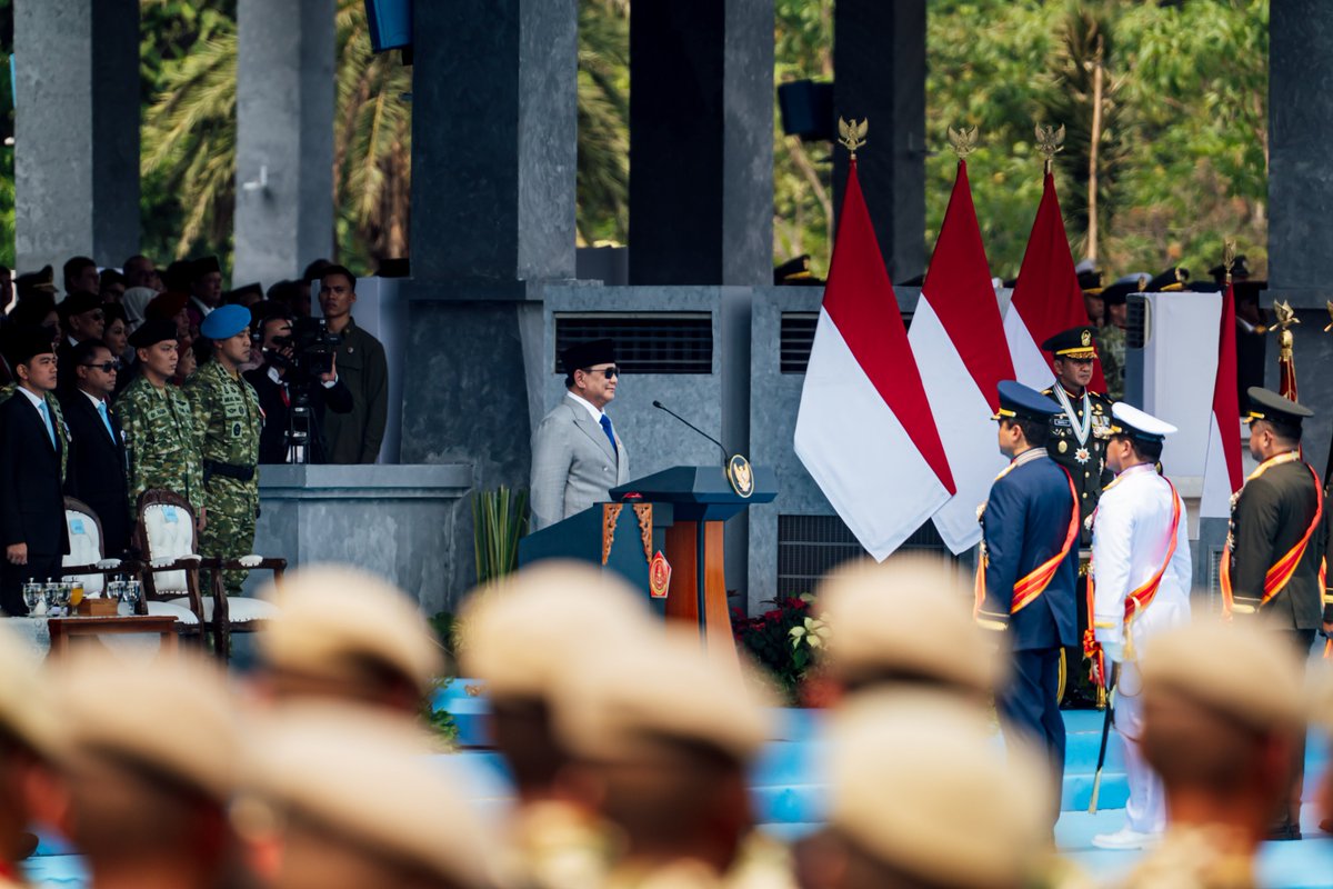puanmaharani_ri's tweet photo. Lahir dari rahim rakyat, TNI tidak boleh lupa akan akarnya. Kekuatan TNI harus selalu berpihak pada rakyat, bangsa, dan negara… 🫡

Hari ini menghadiri perayaan upacara HUT ke-81 Tentara Nasional Indonesia di Mabes TNI, Cilangkap, yang dipimpin langsung Bapak Presiden @prabowo sebagai Inspektur Upacara.