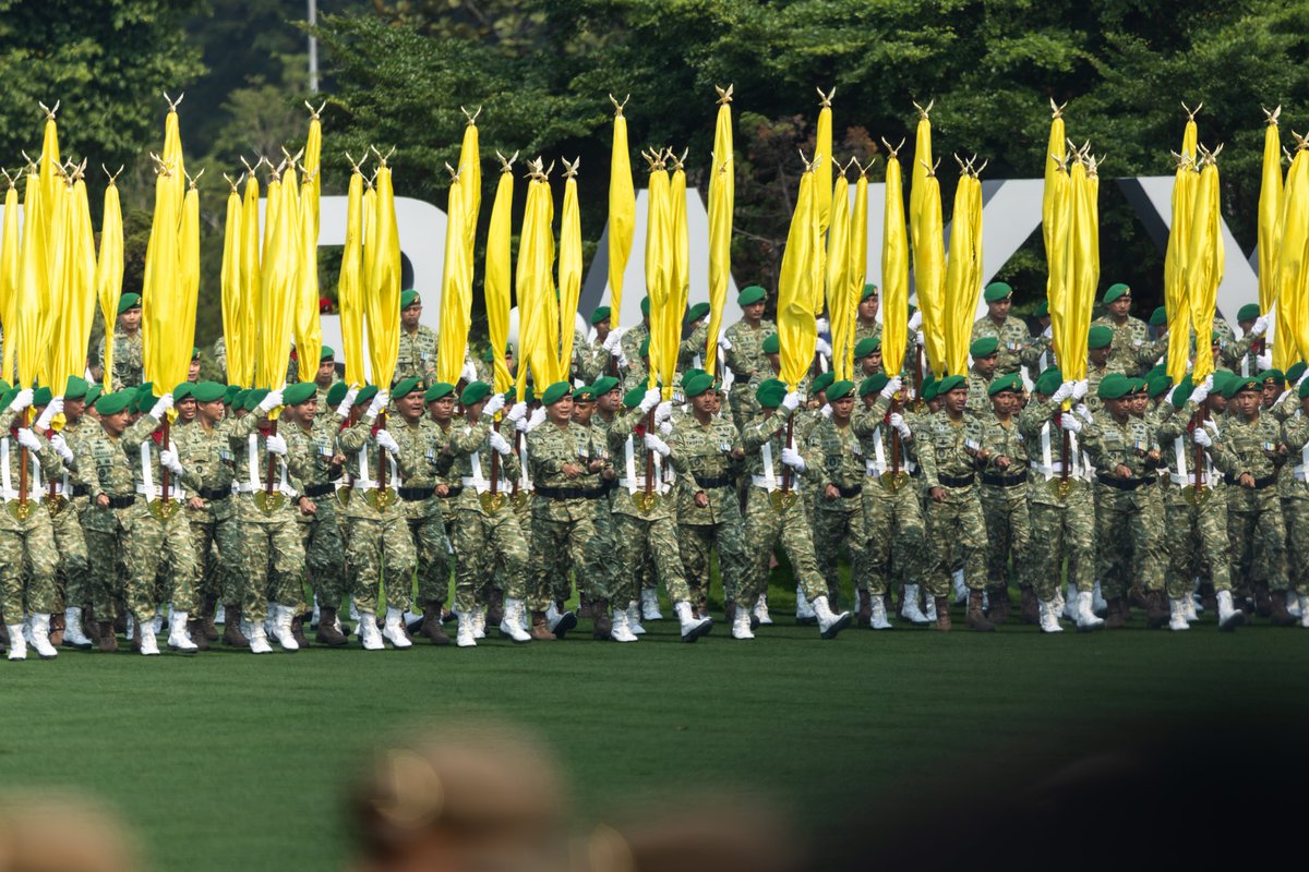 puanmaharani_ri's tweet photo. Lahir dari rahim rakyat, TNI tidak boleh lupa akan akarnya. Kekuatan TNI harus selalu berpihak pada rakyat, bangsa, dan negara… 🫡

Hari ini menghadiri perayaan upacara HUT ke-81 Tentara Nasional Indonesia di Mabes TNI, Cilangkap, yang dipimpin langsung Bapak Presiden @prabowo sebagai Inspektur Upacara.