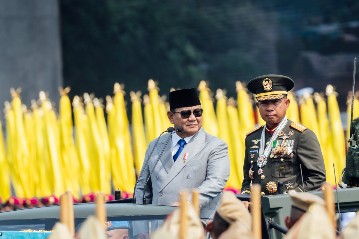 puanmaharani_ri's tweet photo. Lahir dari rahim rakyat, TNI tidak boleh lupa akan akarnya. Kekuatan TNI harus selalu berpihak pada rakyat, bangsa, dan negara… 🫡

Hari ini menghadiri perayaan upacara HUT ke-81 Tentara Nasional Indonesia di Mabes TNI, Cilangkap, yang dipimpin langsung Bapak Presiden @prabowo sebagai Inspektur Upacara.