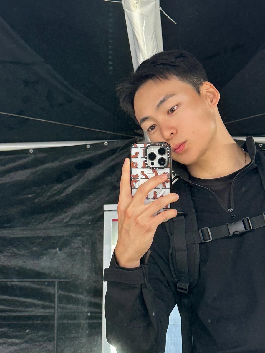 nageonheeeeya_'s tweet photo. 261005 건희 인스타그램 .ᐟ.ᐟ

@2026army_festival 🖤 https://t.co/w0R6Qqg73C