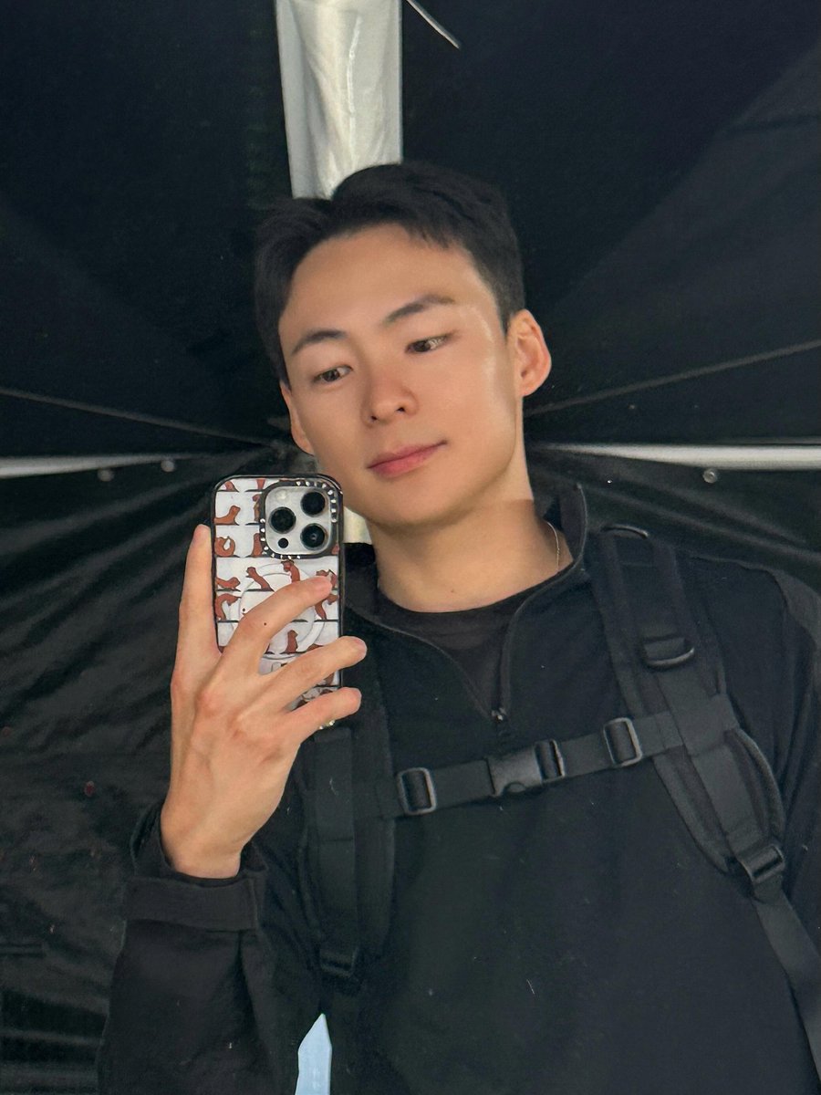 nageonheeeeya_'s tweet photo. 261005 건희 인스타그램 .ᐟ.ᐟ

@2026army_festival 🖤 https://t.co/w0R6Qqg73C