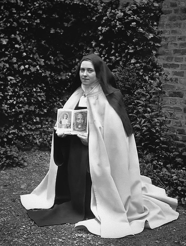 FideiGabriel's tweet photo. "Certo dia, olhei para o céu esperando ver um milagre ou um sinal de Deus. Então percebi que tudo ao meu redor era um milagre, o costume havia me cegado."- Santa Teresinha https://t.co/WmpJSca7Ux