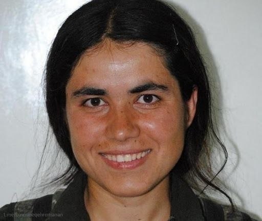 Hejiranu's tweet photo. Em fermandara nemir lehenga Kobanê şehîd #Arîn_Mîrkan  bibîr tînin û bejna xwe li hember wê û hemû şehîdên Kurdistanê ditewînin..

Şehîd namirin 🙏🕊 https://t.co/3pkhUof0Jp