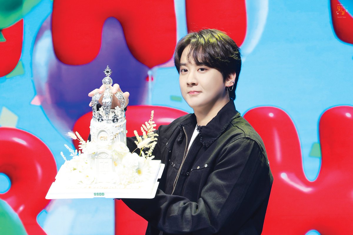 Shine931005's tweet photo. 241005 HAPPY BIRTHDAY CHUNJI ! with ANGEL
#ν΄ν #μ²μ§
#μ€λμ_ν루μ’
μΌ_μ°¨λμ_μμΌμΆνν΄
#FindAWayToChanhee https://t.co/19LymHDz3G