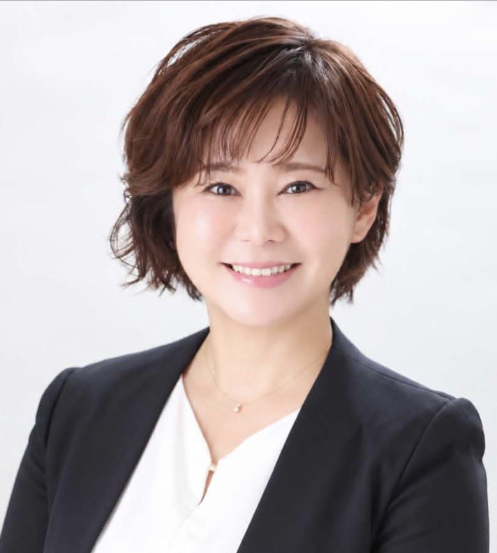 okunoharuna123's tweet photo. この度、参政党より伊丹市政改革委員を
拝命致しました、
奥野はるなと申します。

���どもたちの未来のために。
子育て・教育・食を大切に、
誰もが安心して暮らし続けられる
伊丹を目指します。

安心が未来をはぐくむ、伊丹へ。

どうぞ、宜しくお願い申し上げます。 https://t.co/LqrSY1gpmt