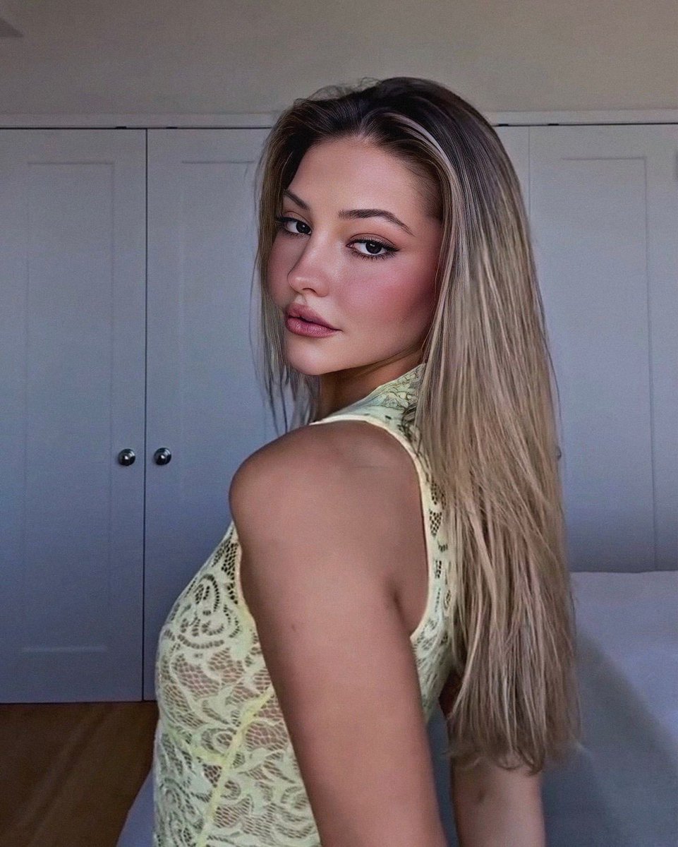 clinesbelmont's tweet photo. madelyn cline is the definition of perfection. it’s really that simple https://t.co/uRe5UEGu5W