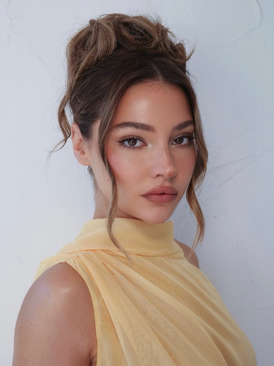 clinesbelmont's tweet photo. madelyn cline is the definition of perfection. it’s really that simple https://t.co/uRe5UEGu5W