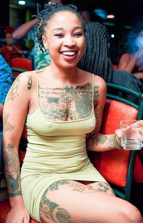 dropdalot's tweet photo. Kenyan Lesbian            SouthAfrican lesbian https://t.co/2vdDUsiLPl