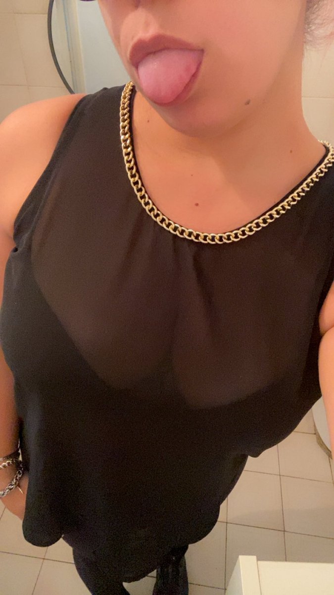 Clariss60589841's tweet photo. Oggi in #ufficio così 
🔥🔥🔥🔥🔥🔥🔥🔥🔥
#trasparenze #ufficio 
#hotwife #italiangirl
#seno #boobs https://t.co/ode0IzvG36