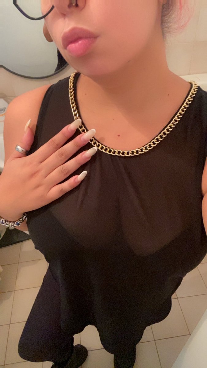 Clariss60589841's tweet photo. Oggi in #ufficio così 
🔥🔥🔥🔥🔥🔥🔥🔥🔥
#trasparenze #ufficio 
#hotwife #italiangirl
#seno #boobs https://t.co/ode0IzvG36