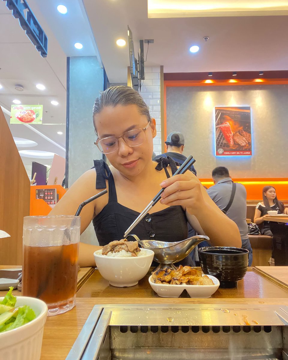 iDimpless_x3's tweet photo. Mag-isang kumain, tapos ang bilis mabusog. https://t.co/2r7pWMAtRC