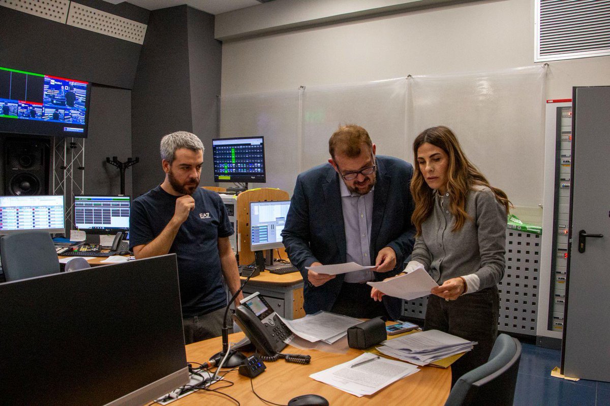 luigicrespi's tweet photo. La redazione de “La Scelta” al lavoro per questa sera prima parte del racconto sulle elezioni del 1953 - @Radio1Rai https://t.co/Bs6LeHn3Gj
