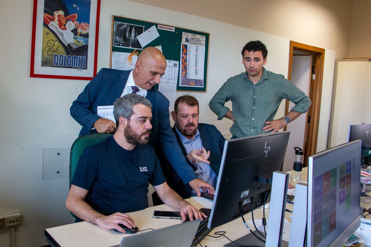 luigicrespi's tweet photo. La redazione de “La Scelta” al lavoro per questa sera prima parte del racconto sulle elezioni del 1953 - @Radio1Rai https://t.co/Bs6LeHn3Gj