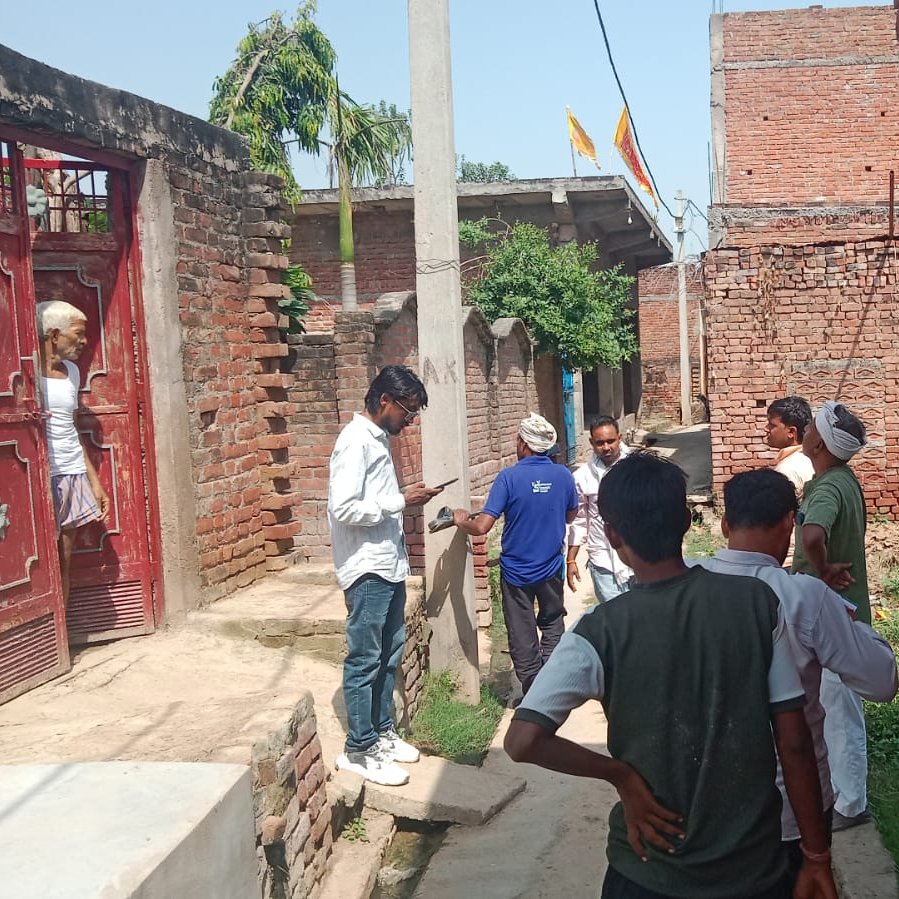 EDDSirsaganj's tweet photo. बकायेदार उपभोक्ताओं के घर-घर जाकर,  बिल का भुगतान शीघ्र करने हेतु सूचित/प्रेरित किया जा रहा है।
@UPPCLLKO
@MDDVVNL
@dvvnlagra
@dvvnlfirozabad https://t.co/n1n26iqIY7