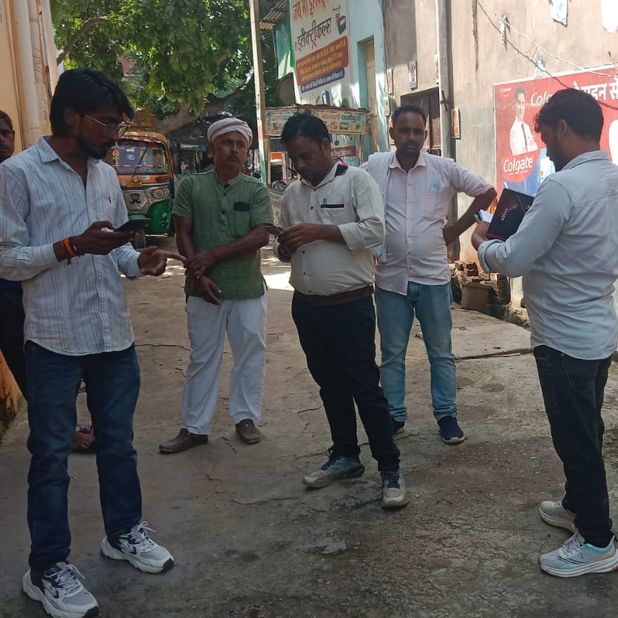 EDDSirsaganj's tweet photo. बकायेदार उपभोक्ताओं के घर-घर जाकर,  बिल का भुगतान शीघ्र करने हेतु सूचित/प्रेरित किया जा रहा है।
@UPPCLLKO
@MDDVVNL
@dvvnlagra
@dvvnlfirozabad https://t.co/n1n26iqIY7
