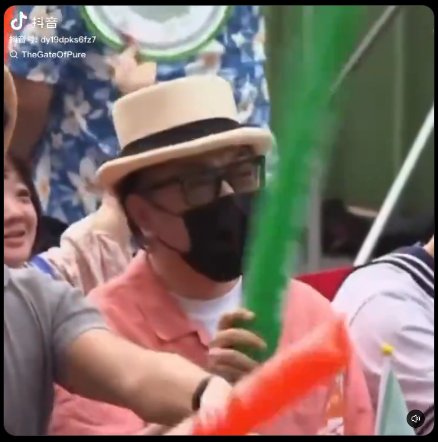 SHAnonymousUser's tweet photo. 基本常识:   
-反对战犯的中国人去战犯神社,  当然是反对战犯.  
-想去嫖娼的人, 就会想去红灯区.   

-支持台独的蔡永康, 当然是拿着应援棒去现场支持顽固台独分子. https://t.co/yOiJ9qEGwa