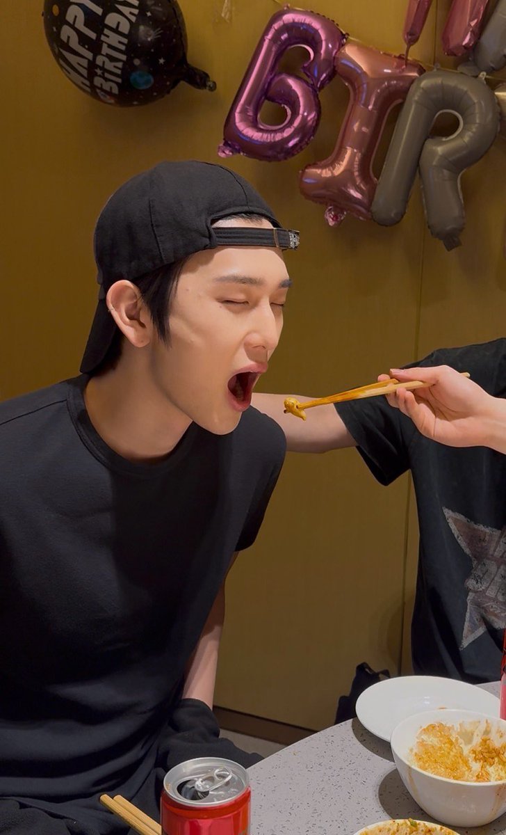 All4Hyunwoo's tweet photo. 근데개구리진짜맛있어혀누야 https://t.co/Ubj956DIId