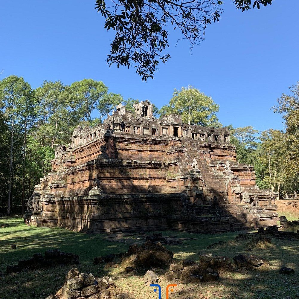 WedjaLidia's tweet photo. Bayon Temple, the heart of Angkor Thom, is famed for its serene stone faces and intricate bas-reliefs. Built by King Jayavarman VII, it remains a powerful symbol of Cambodia’s spiritual and cultural heritage. https://t.co/RZMunFYEtZ