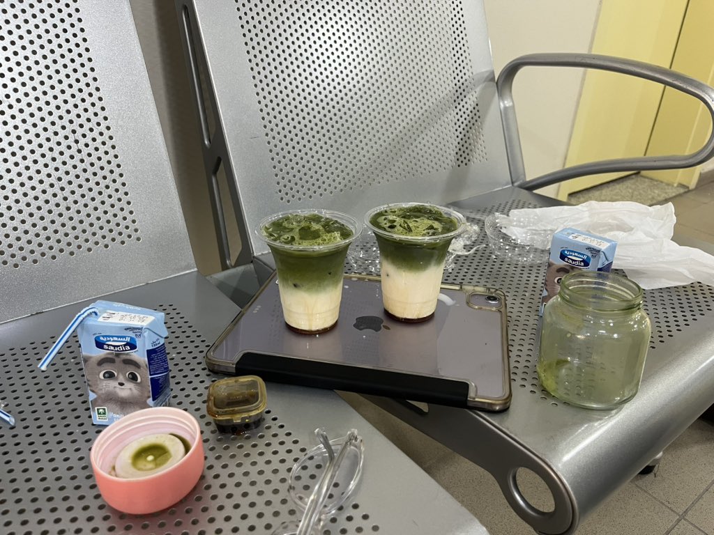 Chuyunii's tweet photo. طالعين من الكلاس عشان نسووي ماتشا 🥰 https://t.co/1t8yErZvXW