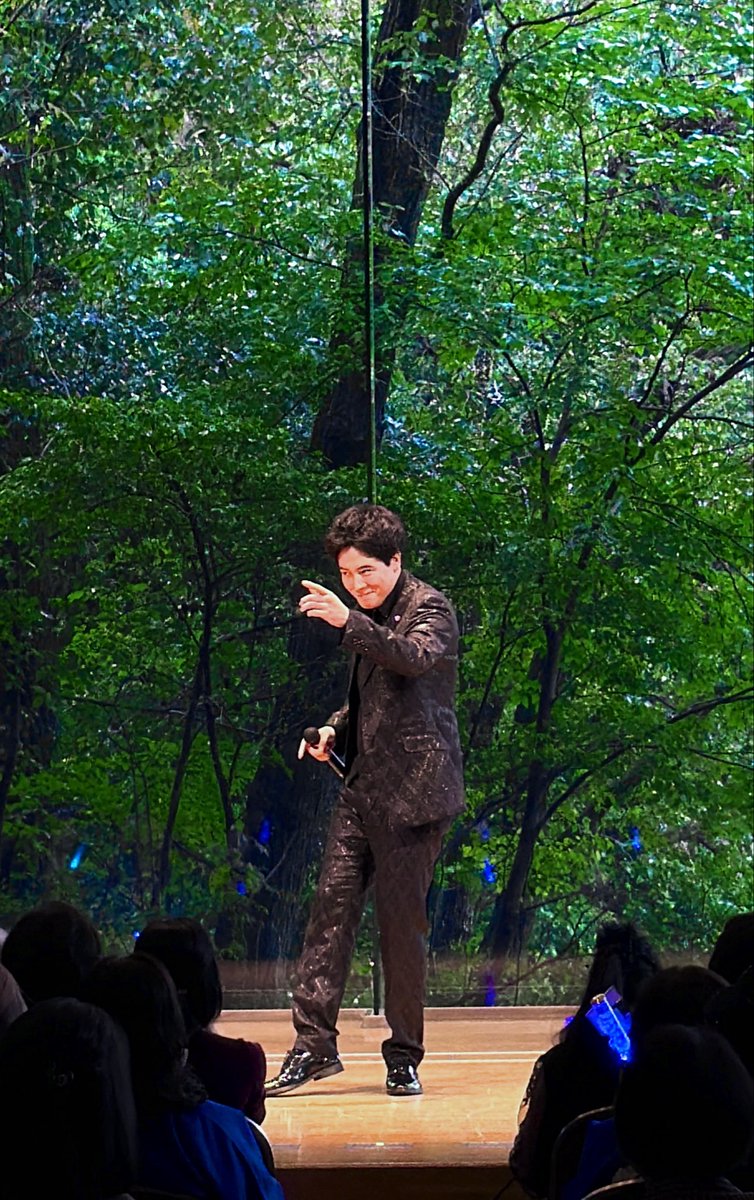 kimura_tetsuji's tweet photo. 大自然という有機物としての大先輩にエイッてなわけで、Mr.ネイチャーこと藤村弘二こと木村徹二ことアイアンだよ！！
本日は視力が0.04くらい上がりそうな兵庫県三木市は〝森の文化館音楽ホール〟様にて『カラオケ・マキ歌謡祭』様！！
お越しの生きとし生ける全ての子アイアンよ、誠にありがていっ♡ https://t.co/aCamNxVlCl