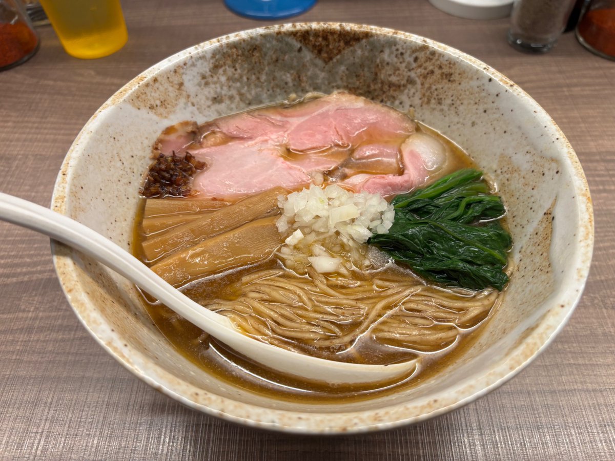 YUI98304714's tweet photo. ラーメン大冬樹　東大和市
秋刀魚中華そば🍜

先日提供が始まった大冬樹の秋の風物詩を食べに訪問🚗

秋刀魚の香りが食をそそる👍
スープはエグ味や苦味皆無で秋刀魚を飲んでいるようでめちゃくちゃ美味しい😋

全粒粉の細麺はコシがありスープとのマッチングも抜群‼️

完飲間食🍜

ご馳走様でした🥢 https://t.co/EYIaVQdtyR