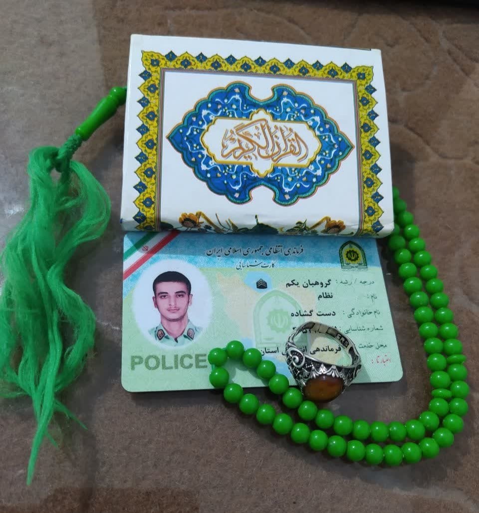 swm98100's tweet photo. شهیدنظام دست گشاده؛ مدافعان امنیتی که در صبح امروز در حمله تروریست های مسلح به ماشین گشت انتظامی در محور بمپور ایرانشهر به درجه رفیع شهادت نائل شد
 برای شادی روحش صلوات https://t.co/w4VPZL64lU