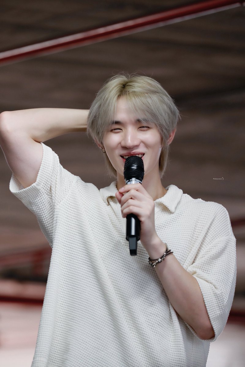 malameans's tweet photo. น้องฮง~ ยิ้มตาปิดเลยยย 😆
น่ารักจังว้าาาา 🤏🏻💓

#hongshihoshi https://t.co/auVa1UllGZ