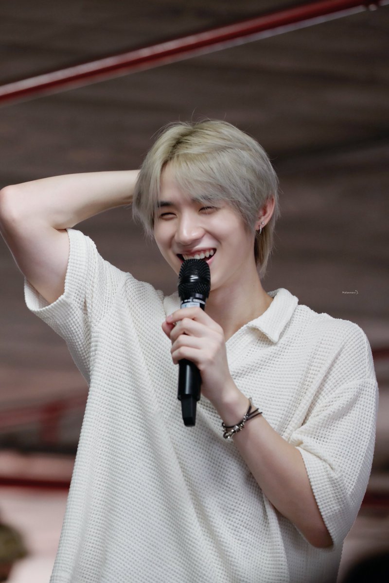 malameans's tweet photo. น้องฮง~ ยิ้มตาปิดเลยยย 😆
น่ารักจังว้าาาา 🤏🏻💓

#hongshihoshi https://t.co/auVa1UllGZ