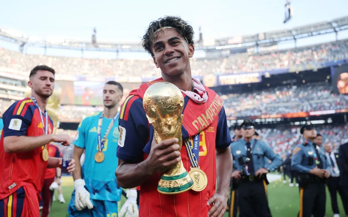 cullera5's tweet photo. ⭐️ Un informe de la FIFA retrata a Lamine Yamal como el jugador CLAVE en el sistema de España durante el Mundial.

👉🏽 Al ser sin balón y no haber TikToks de highlights muchos piensan que tuvo un mal mundial...

Atentos al informe ⬇️ 🧵 https://t.co/7cE1D1mpBq