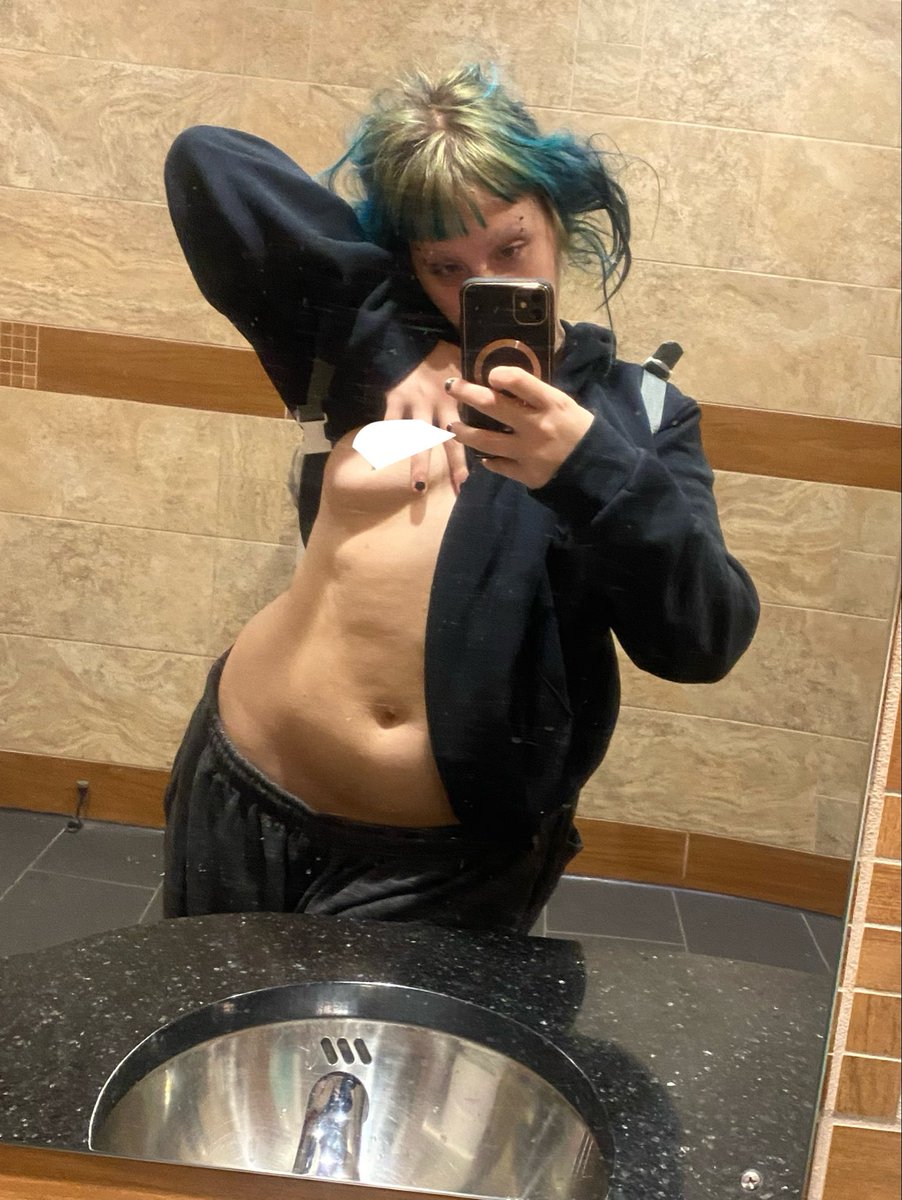 bunnidie's tweet photo. gas station bathroom ;3
cashapp me loser https://t.co/jpmUAUevLh